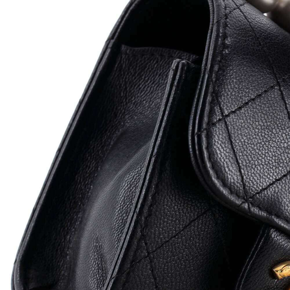 Chanel Chic Pearls Flap Clutch With #205376C26B - Picture 7 of 8